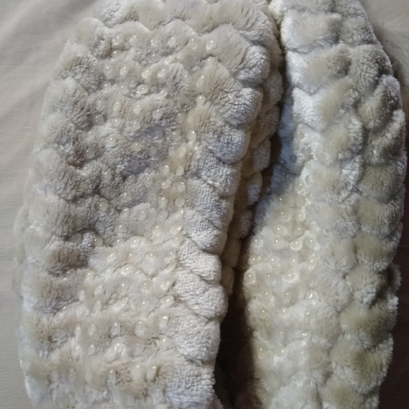 Slippers - Picture 3 of 3